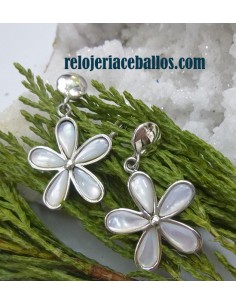 Pendiente Flor con Nácar...