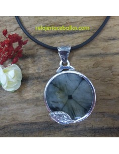 Colgante de diseño circular con Quiastolita QC8