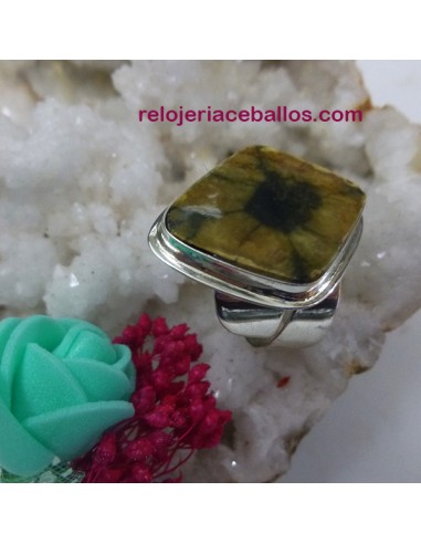Sortija ajustable artesana con Quiastolita