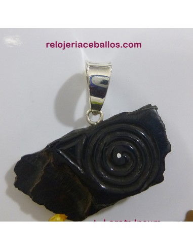 Azabache natural con Espiral tallada