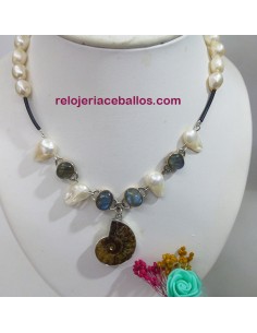 Gargantilla con perlas y Ammonite
