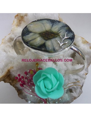Quiastolita con Brazalete de plata