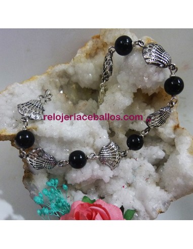Pulsera de conchas con bolas de Azabache