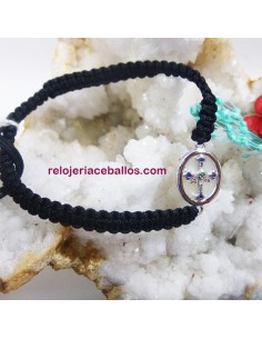 Pulsera con Cruz de la Victoria y macramé