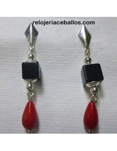 Azabache y coral combinado en pendiente