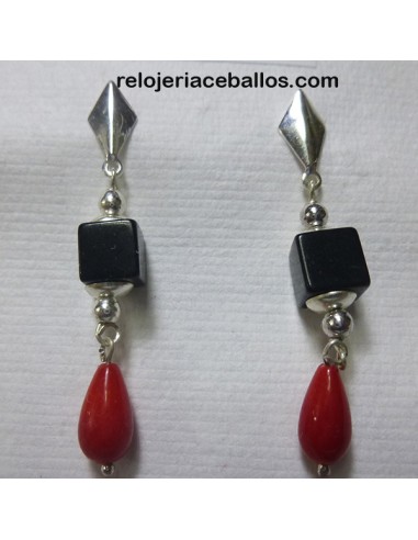 Azabache y coral combinado en pendiente