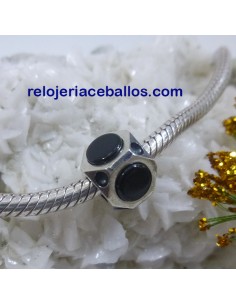 Abalorio de plata con discos negros