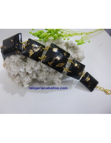 Pulsera artesana con carbón reestructurado