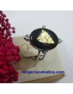 Anillo con pan de oro y carbón redefinido