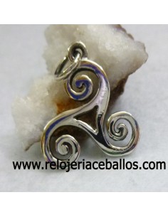 Trisquel colgante de plata... 2