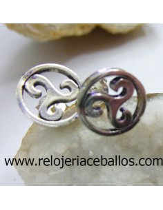 Pendientes con trisquel celta
