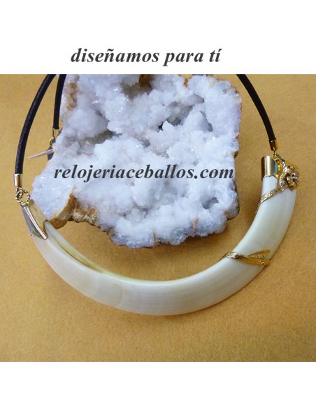 Gargantilla con Colmillos de Jabalí y Oro GCORO