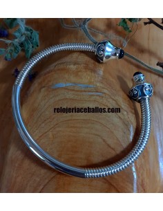 Torques de plata y Azabache...